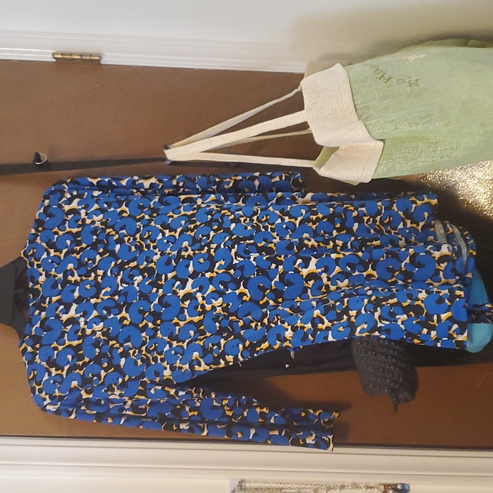 Blouses - Picture 3 of 4